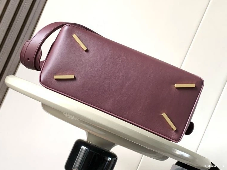 Bags 61182 Puzzle UrbanStyle Loewe 0630